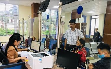 Bộ phận Phục vụ hành chính công huyện Trấn Yên giải quyết thủ tục hành chính nhanh chóng, thuận lợi cho các tổ chức, cá nhân.