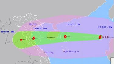 Bão số 8 di chuyển nhanh vào bờ