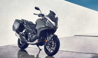 Mẫu xe đường trường mới NT1100 2002. Ảnh: Honda.