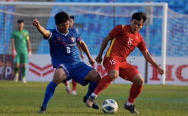 Lê Văn Xuân là người ghi bàn cho U23 Việt Nam, sau đường chuyền của Hai Long.