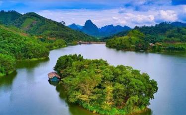 Hồ Từ Hiếu là địa điểm tham quan, nghỉ dưỡng được nhiều du khách lựa chọn.
