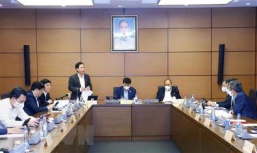 Đại biểu Quốc hội tỉnh Quảng Bình Nguyễn Mạnh Cường phát biểu ý kiến.