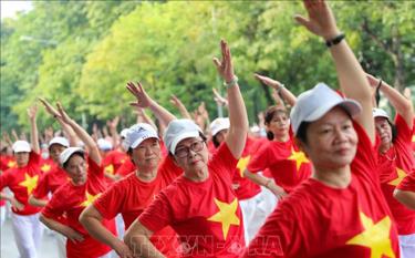 Chăm sóc sức khỏe cho người cao tuổi được coi là mục tiêu quan trọng trong hệ thống chính trị.