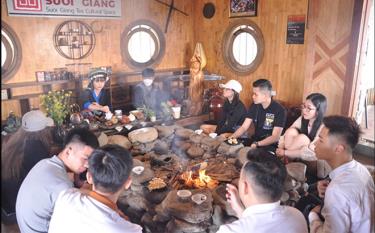 Sản phẩm OCOP 4 sao - Không gian văn hóa trà Suối Giàng thu hút đông đảo khách du lịch.
