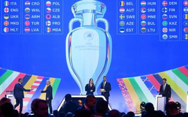 Hình ảnh tại lễ bốc thăm vòng loại Euro 2024.