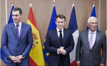 Thủ tướng Tây Ban Nha Pedro Sánchez, Tổng thống Pháp Emmanuel Macron và Thủ tướng Bồ Đào Nha António Costa.