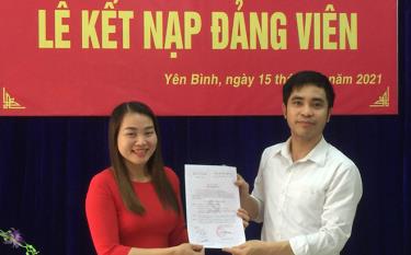 Lễ kết nạp đảng viên mới ở Đảng bộ xã Yên Bình, huyện Yên Bình.