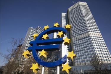 Biểu tượng đồng tiền chung euro ở phía trước trụ sở ngân hàng Trung ương châu Âu (ECB) tại Frankfurt am Main, Đức.