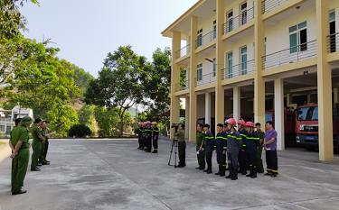 Lãnh đạo Công an tỉnh kiểm tra công tác sẵn sàng chiến đấu tại Phòng Cảnh sát Phòng cháy, chữa cháy và Cứu nạn, cứu hộ.