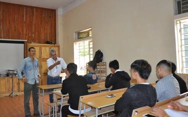 Chuyên gia nước ngoài trao đổi, chia sẻ kinh nghiệm, kiến thức với học viên dafabet link Cao đẳng Nghề Yên Bái.