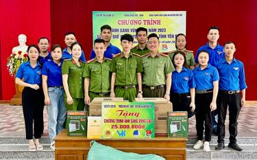 Đoàn Thanh niên Trường Đại học Công nghiệp Việt - Hung phối hợp với Đoàn Thanh niên Công an huyện Văn Yên tổ chức Chương trình thiện nguyện Ánh sáng vùng cao năm 2023.