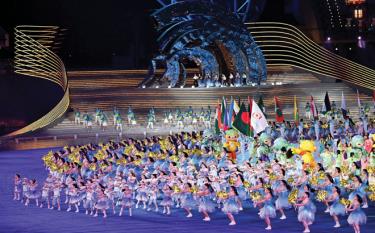 Có hơn 2.100 nghệ sĩ biểu diễn tôn vinh các vận động viên và tình nguyện viên của Đại hội thể thao châu Á 2023.