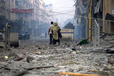 Một khu vực bị phá hủy sau cuộc tấn công của Israel vào Dải Gaza ngày 8-10.