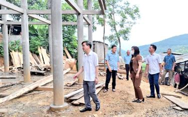 Thường trực HĐND huyện Văn Chấn giám sát về chương trình làm nhà ở cho hộ nghèo năm 2023 tại xã Nghĩa Sơn