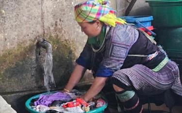 Từ khi có công trình nước sạch, mọi sinh hoạt hàng ngày của gia đình chị Mùa Thị Chu ở bản Nậm Khắt, xã Nậm Khắt, huyện Mù Cang Chải thuận lợi hơn trước rất nhiều.