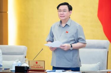 Chủ tịch dafabet link hội Vương Đình Huệ phát biểu kết luận phiên họp