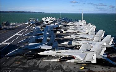 Máy bay chiến đấu trên tàu sân bay USS Gerald R. Ford