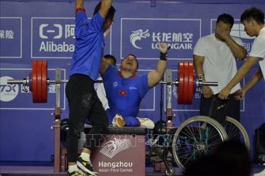 VĐV Nguyễn Bình An giành HCĐ với thành tích 184 kg.