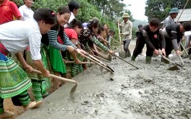 Huyện Trấn Yên huy động nguồn lực và sự đóng góp của nhân dân thực hiện kiên cố hóa đường GTNT.