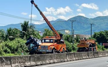 Hiện trường vụ tai nạn sáng 27-10 làm 3 người tử vong.