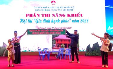 Đội thi tham gia phần thi năng khiếu tại Hội thi “Gia đình hạnh phúc năm 2023”.