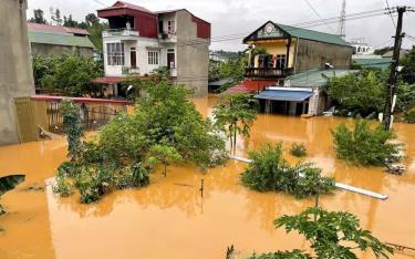 Mưa lớn, lũ quét, sạt lở, ngập úng do bão số 3 đã gây thiệt hại lớn về người và tài sản của người dân trên địa bàn tỉnh Yên Bái.