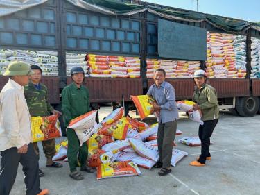 Hơn 200 tấn phân bón hiệu Đầu Trâu đã được chuyển đến tận tay người nông dafabet dang nhap.