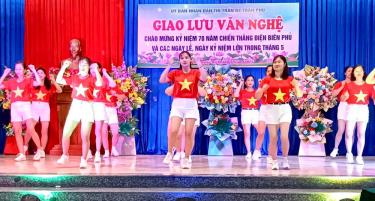 Một buổi giao lưu văn nghệ, dân vũ thể thao sôi nổi của chị em phụ nữ huyện Văn Chấn.