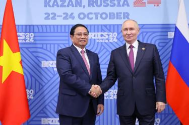 Thủ tướng Phạm Minh Chính gặp song phương Tổng thống Nga Vladimir Putin tại Kazan tối 24-10 (giờ Nga).