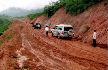 Đường Trạm Tấu - Bắc Yên qua xã Bản mù tạo điều kiện thuận lợi cho phát triển kinh tế - xã hội của địa phương.
