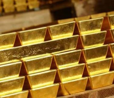 Giá vàng trong nước vẫn cao hơn thế giới 275.000 đồng/chỉ.
