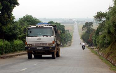 Quốc lộ 32 đoạn qua thị xã Nghĩa Lộ. Ảnh minh họa