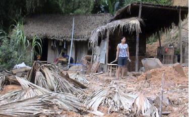 Hiện nay toàn huyện vẫn còn nhiều khu vực nằm trong diện thường xuyên bị đe dọa về sạt lở đất, đá, ngập nước… với trên 100 hộ dân nằm trong khu vực đặc biệt nguy hiểm cần phải di dời chỗ ở, tại các xã như: Tô Mậu, Liễu Đô, Tân Lĩnh, Mai Sơn.... 
