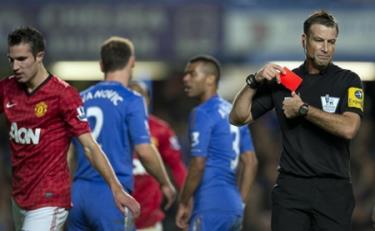 Mark Clattenburg tiếp tục bị treo còi.