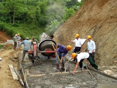 Công ty TNHH Nghĩa Văn tập trung triển khai các công trình xây dựng giao thông nông thôn.