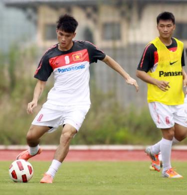 Công Vinh (trái) sẽ lại là nỗi ám ảnh với người Thái như ở AFF Cup 2008?