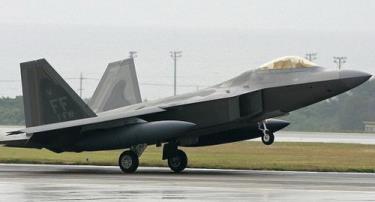 Chiếc máy bay tiêm kích F-22 Raptor của Không quân Mỹ .