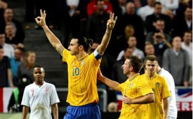 Số 10 Ibrahimovic đã có một tuyệt phẩm để đời trong trận đấu giữa Thụy Điển và ĐT Anh.