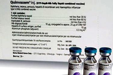 Vaccine Quinvaxem phòng 5 bệnh: bạch hầu, ho gà, uốn ván, Hib và viêm gan siêu vi.