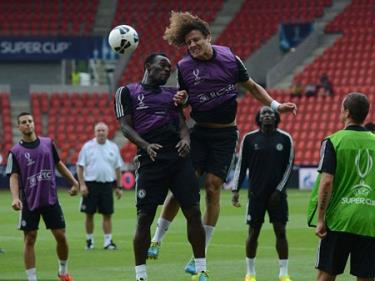 Mourinho sẵn sàng tổng khứ cả Essien lẫn Luiz khỏi Chelsea.