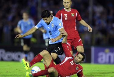 Luis Suarez (áo xanh) và các đồng đội đã bất lực trong việc chọc thủng lưới Jordan ở trận lượt về.