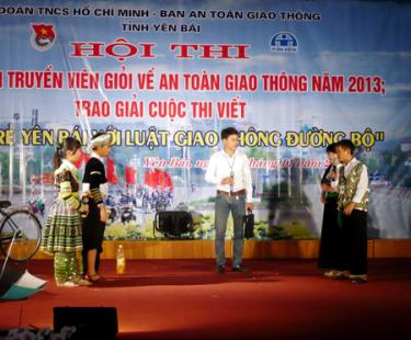 Tiểu phẩm tuyên truyền ATGT của đội huyện Trạm Tấu.