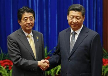 Thủ tướng Nhật Shinzo Abe và Chủ tịch Trung Quốc Tập Cận Bình.