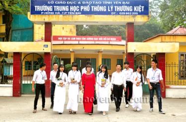 Thế hệ giáo viên và học sinh Trường THPT Lý Thường Kiệt hôm nay.