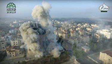 Khói bốc lên sau các cuộc giao tranh tại Aleppo ngày 29/10.