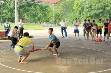 Các VĐV tham gia thi đấu tại Giải Vô địch bắn nỏ - đẩy gậy Yên Bái năm 2016. 
