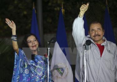 Tổng thống Nicaragua Daniel Ortega (phải) và Đệ nhất phu nhân Rosario Murillo sau cuộc bỏ phiếu ở Managua ngày 6/11.