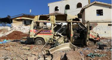 Một xe cứu thương bị tàn phá ở Syria.