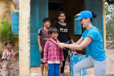 Nữ ca sĩ Katy Perry, trong vai trò đại sứ thiện chí của UNICEF, đã tới thăm các em nhỏ ở một vùng xa xôi, hẻo lánh của tỉnh Ninh Thuận vào tháng 5 năm nay.