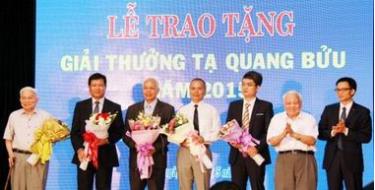 Lễ trao tặng Giải thưởng Tạ Quang Bửu năm 2015.